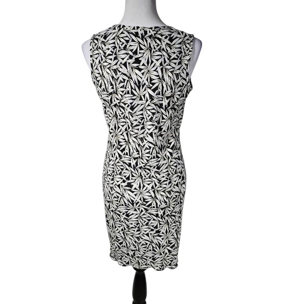 Notations Petite Medium PM Black Cream Leaf Pattern Sleeveless Dress - Picture 4 of 6